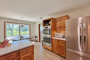 203 E 11th St, Elgin, TX 78621 - Photo 11