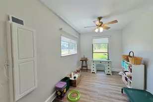 203 E 11th St, Elgin, TX 78621 - Photo 29