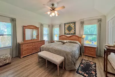 203 E 11th Street, Elgin, TX 78621 - Photo 17