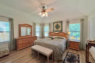 203 E 11th St, Elgin, TX 78621 - Photo 17