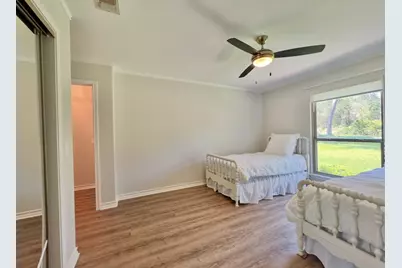 203 E 11th Street, Elgin, TX 78621 - Photo 25