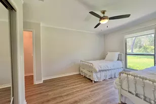 203 E 11th St, Elgin, TX 78621 - Photo 25