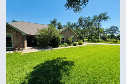 203 E 11th Street, Elgin, TX 78621 - Photo 3