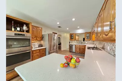 203 E 11th Street, Elgin, TX 78621 - Photo 9
