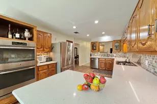 203 E 11th St, Elgin, TX 78621 - Photo 9