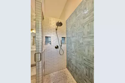 203 E 11th Street, Elgin, TX 78621 - Photo 21