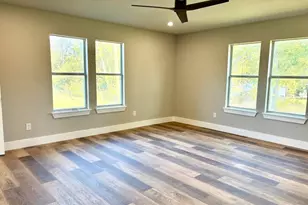 1902 N Fannin Ave, Cameron, TX 76520 - Photo 5