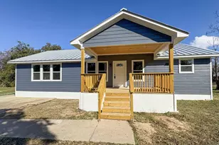 1902 N Fannin Ave, Cameron, TX 76520 - Photo 1