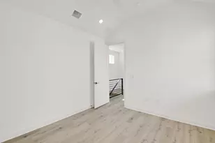 7208 Providence Ave, Austin, TX 78752 - Photo 17