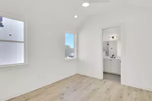 7208 Providence Ave, Austin, TX 78752 - Photo 15