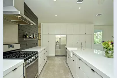 2308 1/2 E 9th Street, Austin, TX 78702 - Photo 11