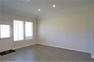 303 Bear Oak St, Hutto, TX 78634 - Photo 9
