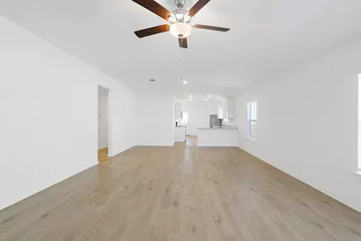 112 Wirepass Crest, Jarrell, TX 76537 - Photo 3