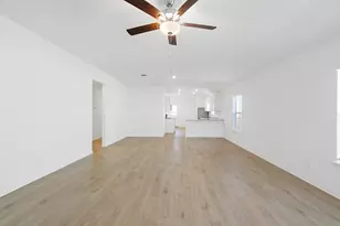 112 Wirepass Crest, Jarrell, TX 76537 - Photo 3