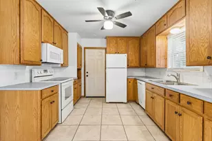 202 E Tate St, Burnet, TX 78611 - Photo 7
