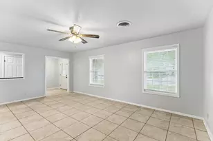 202 E Tate St, Burnet, TX 78611 - Photo 3