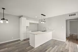 910 Duncan Ln, Austin, TX 78705 - Photo 5