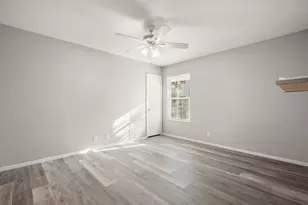 910 Duncan Ln, Austin, TX 78705 - Photo 11