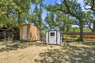 1103 S Willis St, Lampasas, TX 76550 - Photo 25