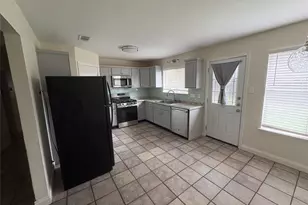3800 Tattershall Ln, Austin, TX 78727 - Photo 7
