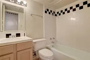 105 E 38th St, Austin, TX 78705 - Photo 9