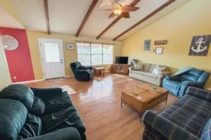 209 Crest Dr, Kingsland, TX 78639 - Photo 5