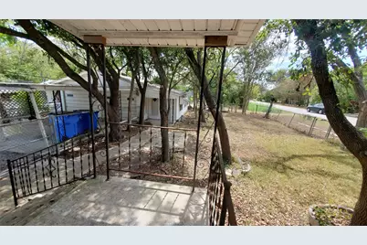 1117 W 4th Street, Taylor, TX 76574 - Photo 5