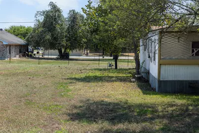 650 S Main Street, Giddings, TX 78942 - Photo 9
