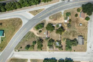 650 S Main St, Giddings, TX 78942 - Photo 17