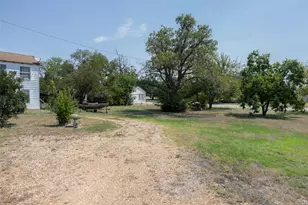 650 S Main St, Giddings, TX 78942 - Photo 5
