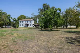 650 S Main St, Giddings, TX 78942 - Photo 3