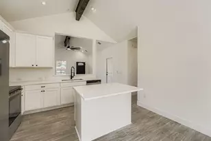 701 E 3rd St, Elgin, TX 78621 - Photo 13