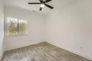 701 E 3rd St, Elgin, TX 78621 - Photo 21