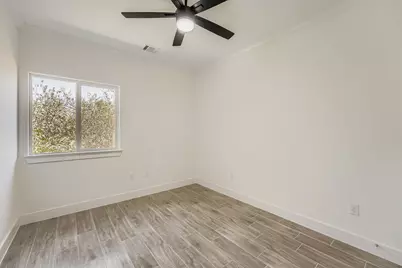 701 E 3rd Street, Elgin, TX 78621 - Photo 21