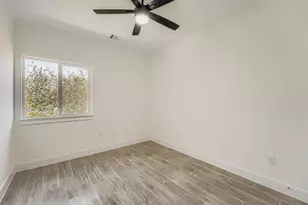 701 E 3rd St, Elgin, TX 78621 - Photo 21