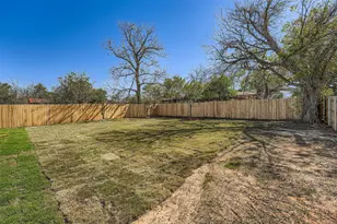 701 E 3rd St, Elgin, TX 78621 - Photo 31