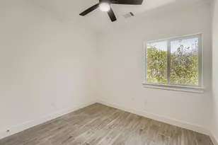 701 E 3rd St, Elgin, TX 78621 - Photo 23