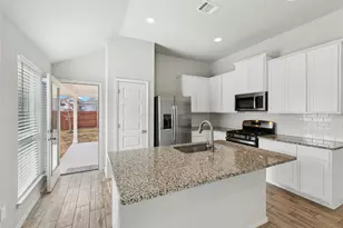 120 Lyndon Dr, San Marcos, TX 78666 - Photo 9