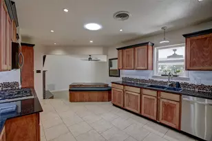 1902 E 18th St, Georgetown, TX 78626 - Photo 11
