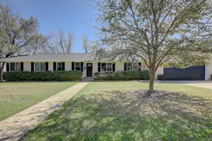 1902 E 18th St, Georgetown, TX 78626 - Photo 3
