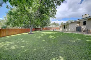 1902 E 18th St, Georgetown, TX 78626 - Photo 3