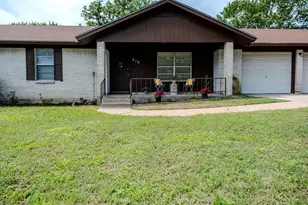 210 Loesch Dr, Elgin, TX 78621 - Photo 3