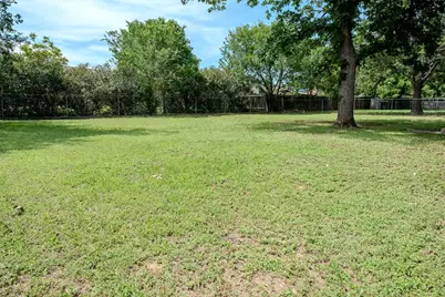 210 Loesch Drive, Elgin, TX 78621 - Photo 31