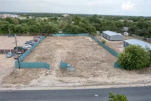 1004 S W Dr, Leander, TX 78641 - Photo 1