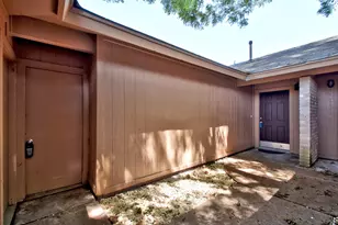 418 Linden St, Bastrop, TX 78602 - Photo 3