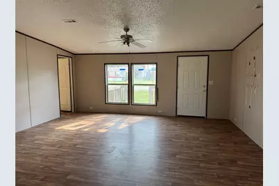 118 W 8th Street, Flatonia, TX 78941 - Photo 3