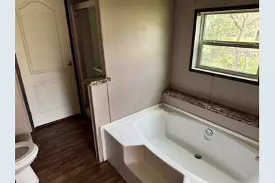 118 W 8th Street, Flatonia, TX 78941 - Photo 7