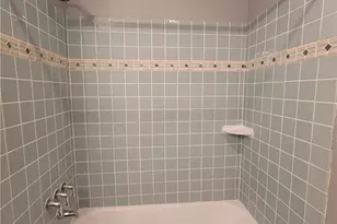 609 Cottonwood St, Lockhart, TX 78644 - Photo 7