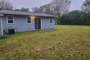 609 Cottonwood St, Lockhart, TX 78644 - Photo 13