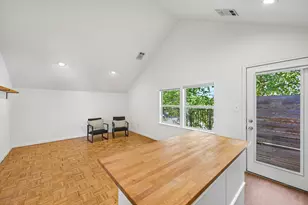 1710 E 16th St, Austin, TX 78702 - Photo 9